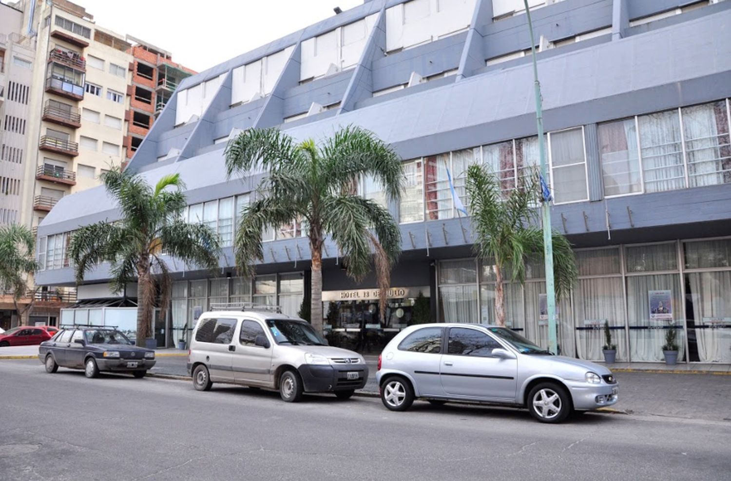 Acondicionan habitaciones con oxígeno en hoteles de Mar del Plata para derivación desde hospitales