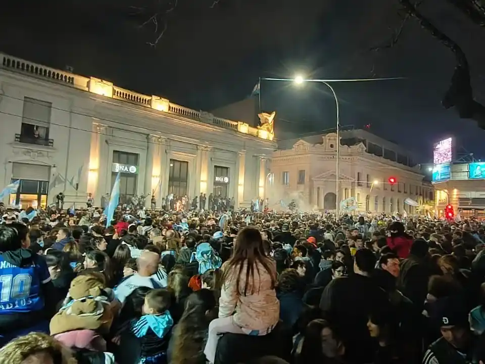 Una multitud celebró en Tandil la victoria ante Inglaterra y el pase a la final del Mundial 2026