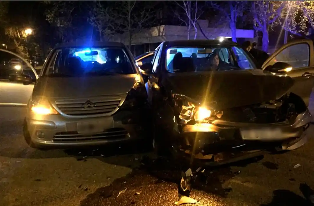 Una policía fue embestida al salir de su servicio