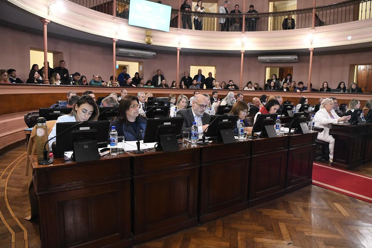 Diputados expresaron su preocupación por la pérdida de trabajadores en la UNER debido al desfinanciamiento universitario