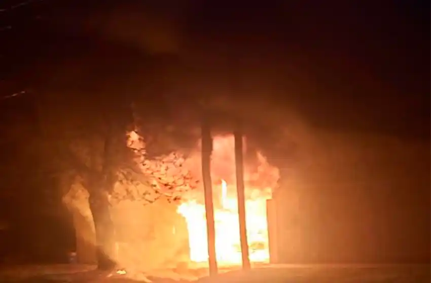 Se incendió una vivienda y perdieron el auto