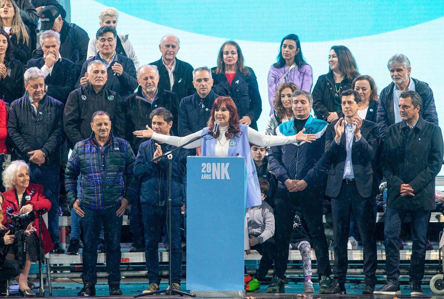 Sin definición de candidaturas, Cristina colmó la Plaza de Mayo