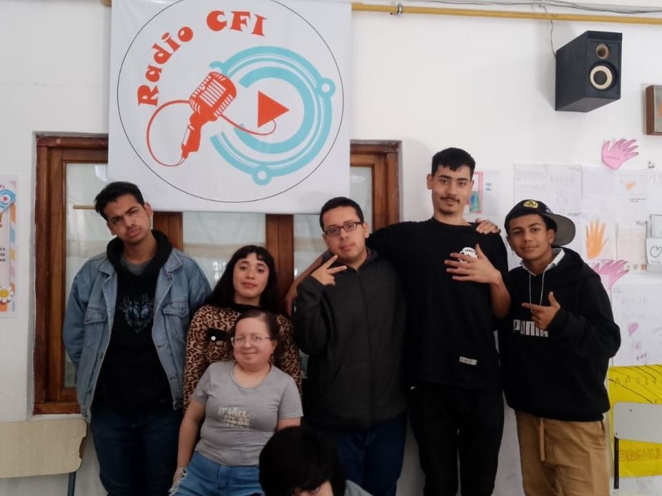 Actualmente la radio tiene dos programas y ya hay un tercer contenido próximo a salir.