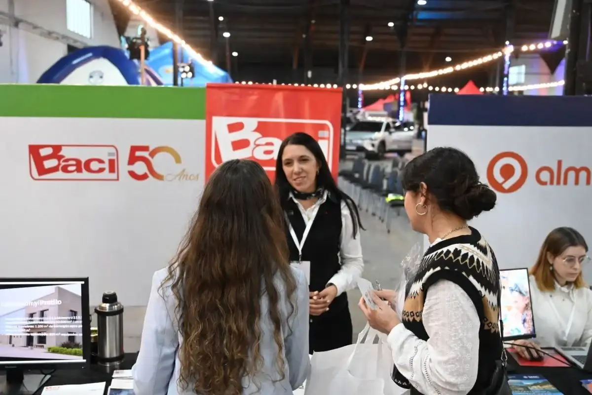 Continúa la segunda jornada de la Expo Empleo en los Galpones del Puerto