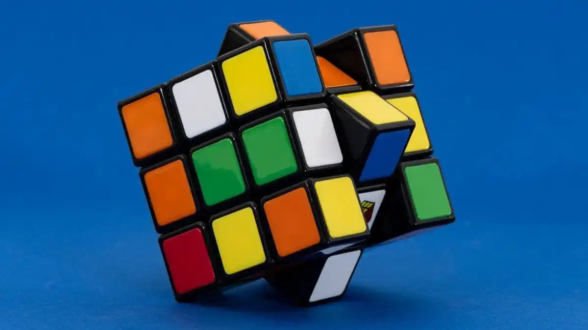 Cubo de Rubik cumple 50 años: el rompecabezas más simple y complicado de la historia