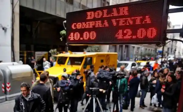 El Banco Central anunció que subastará u$s 500 millones para contener el dolar