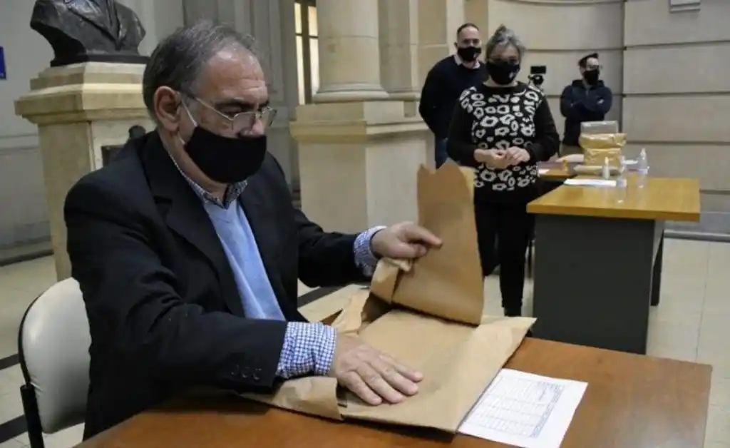 Apertura de sobres para el mantenimiento de pavimentos en calles rosarinas