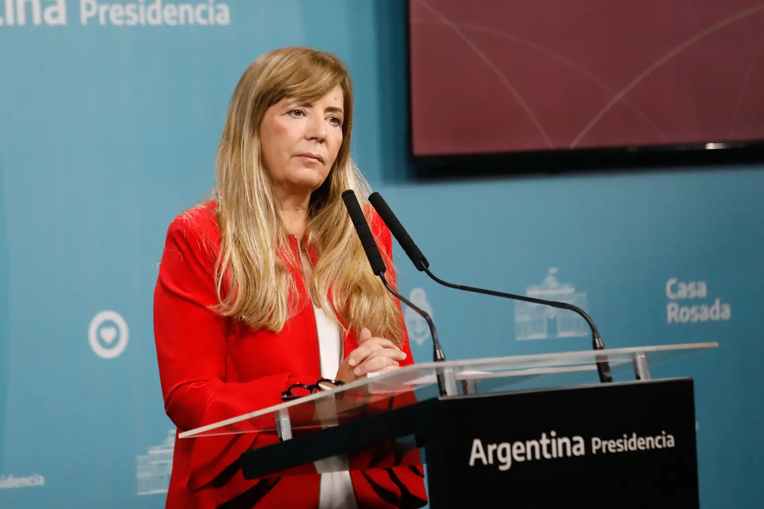 Cerrutti en conferencia de prensa