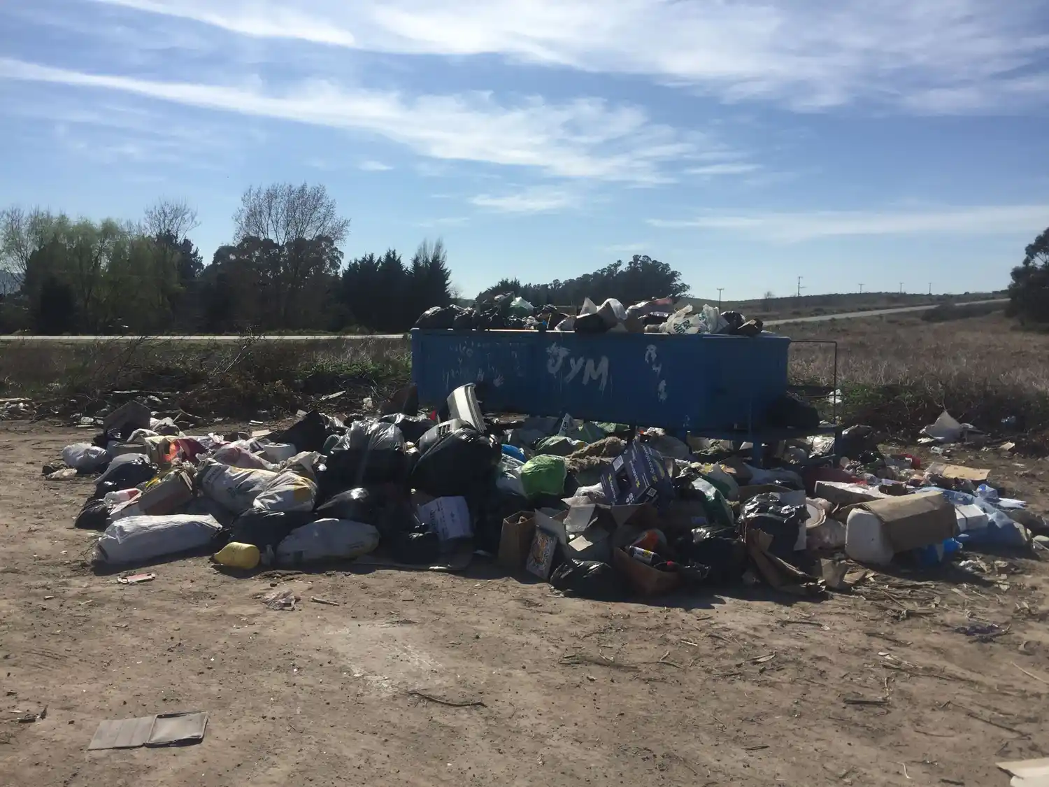 El conflicto con los recolectores no se  destraba y hay barrios llenos de basura