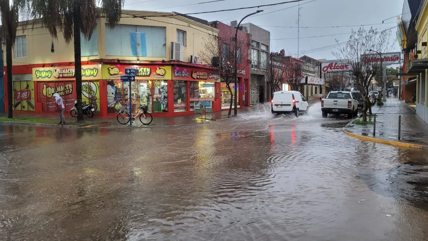 Lluvias intensas, ráfagas y granizo señala el aviso del Servicio Meteorológico Nacional.