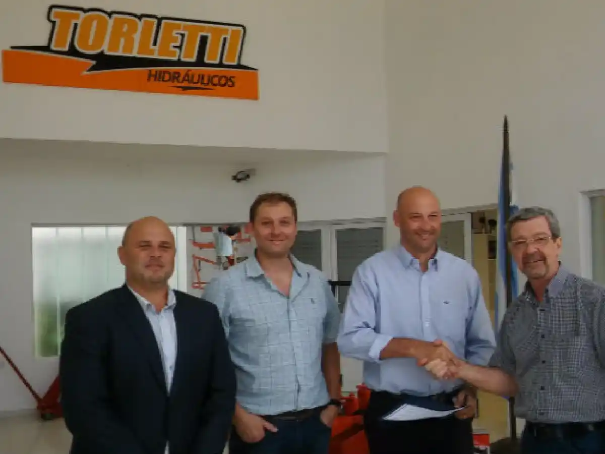 El ministro Avalle entregó beneficios  de la Promoción Industrial a empresas