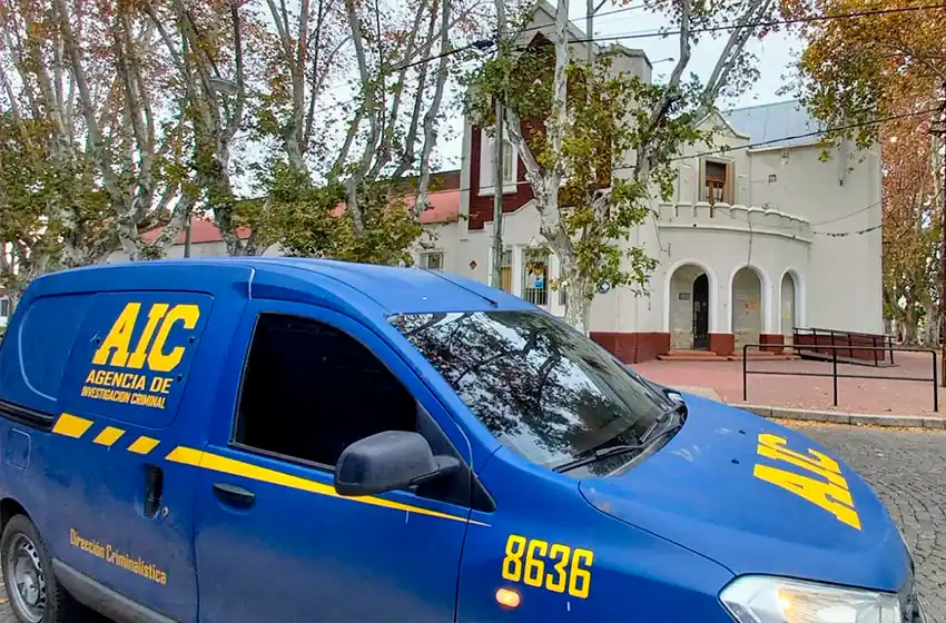 Un alumno vandalizó e intentó robar una escuela: lo atraparon huyendo por el techo