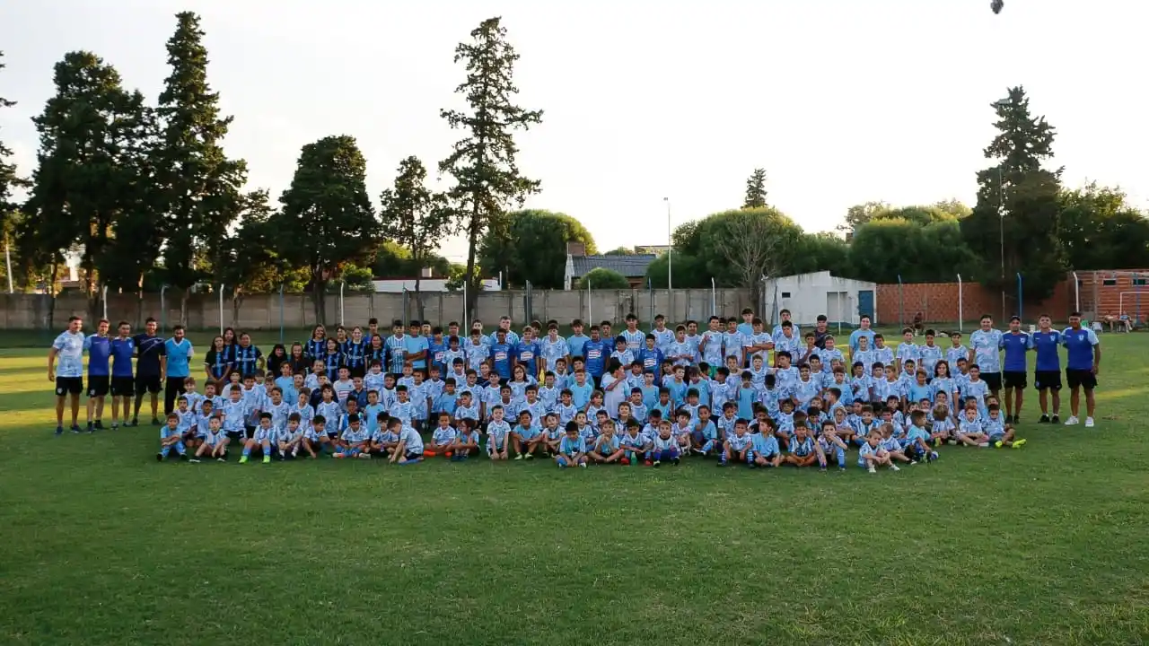 Más de 250 gurises comienzan el año en el Decano