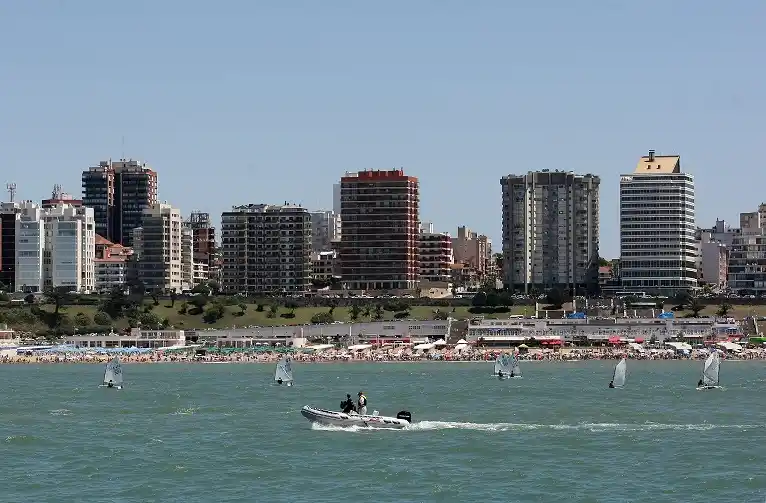 El mar argentino, inusualmente cálido: Mar del Plata roza un récord histórico de temperatura a inicio de diciembre