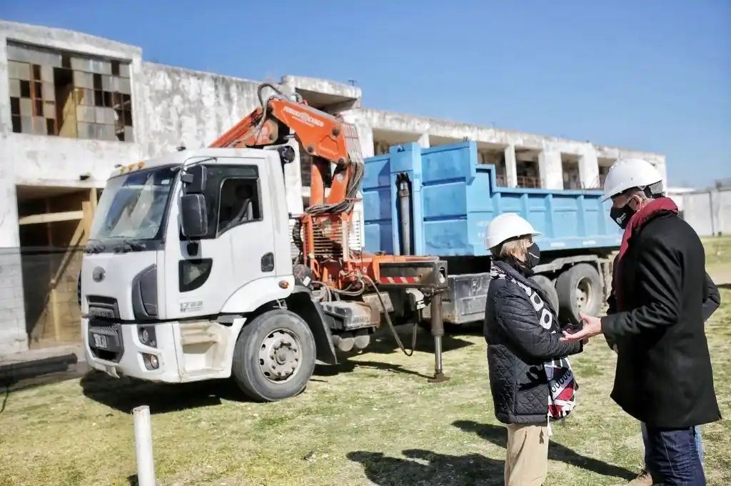 Comenzaron las demoliciones del plan integral en el Cementerio Municipal