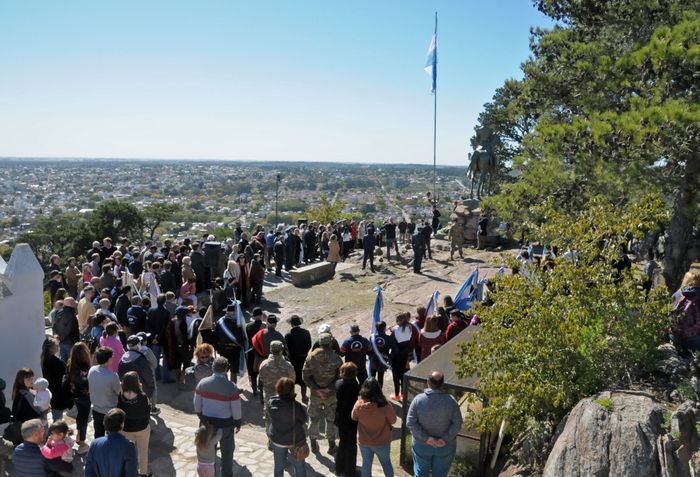 En la cima del Parque Independencia, Tandil celebró su 199 aniversario