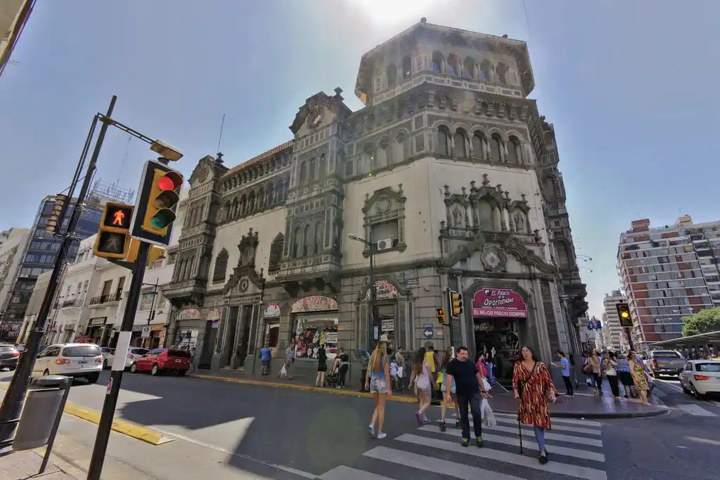 Más movimiento en uno de los centros comerciales más importantes del interior del país.