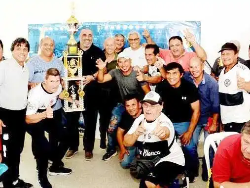 8 de Diciembre campeón del
provincial de maxi seniors