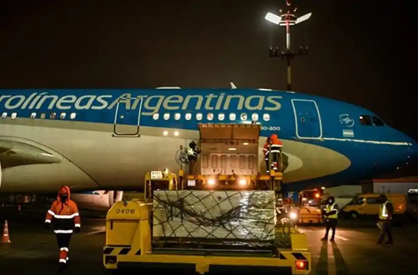 Llegó a la Argentina el avión con 400 mil dosis de la vacuna Sputnik V