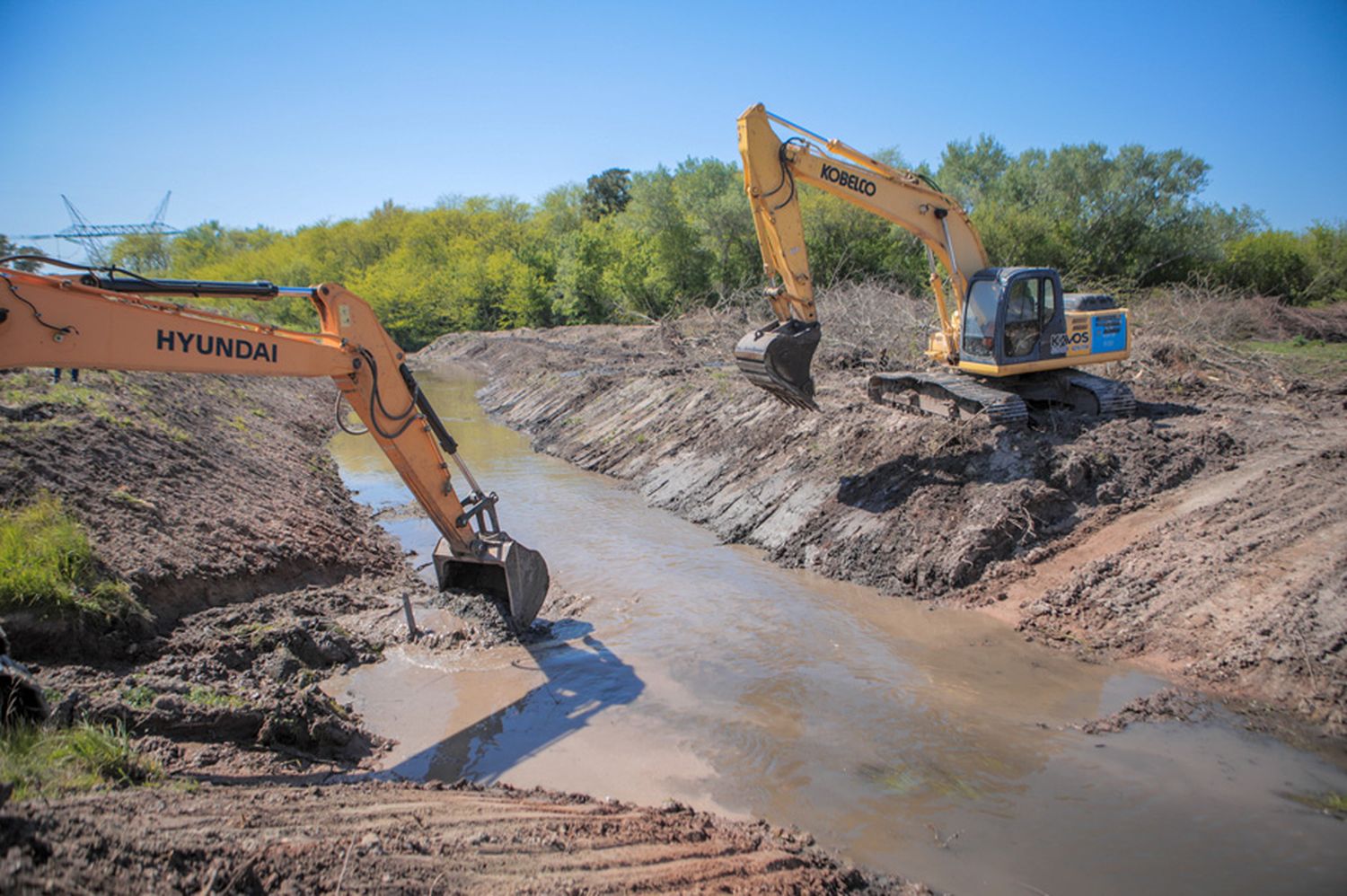 Desde agosto se limpiaron más de 58.000 metros de arroyos en la Cuenca Matanza - Riachuelo 