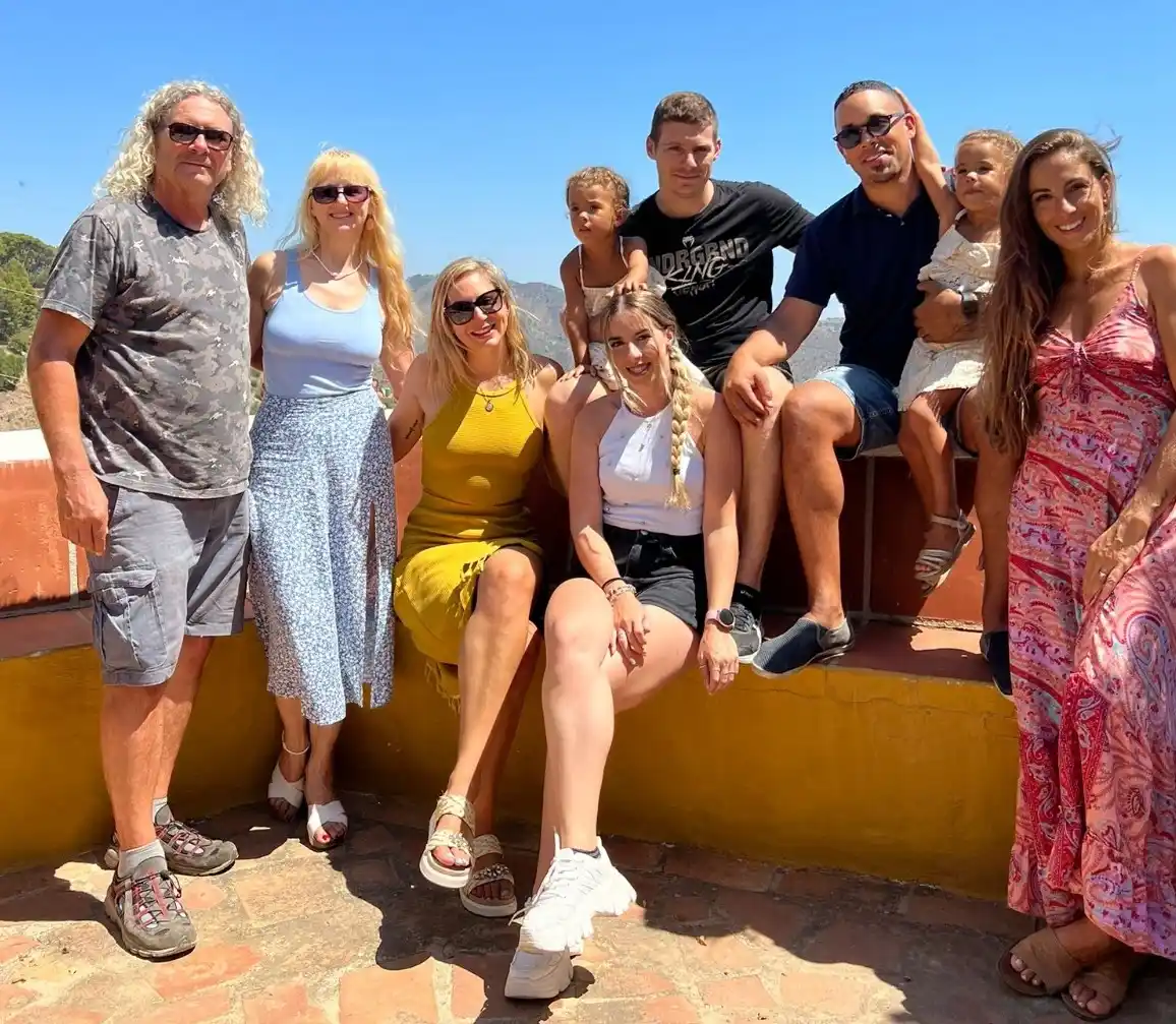 Claudio, Carmen, Eli, Laura, Teanna, Gaby, Sean, Sasha y Vicky-