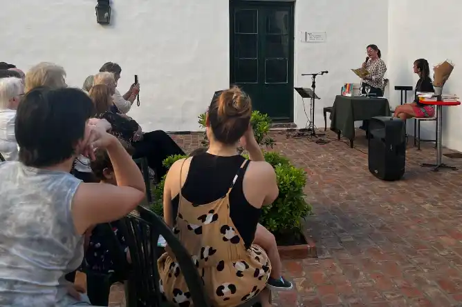 Una chascomunense residente en Alemania presentó su libro en nuestra ciudad