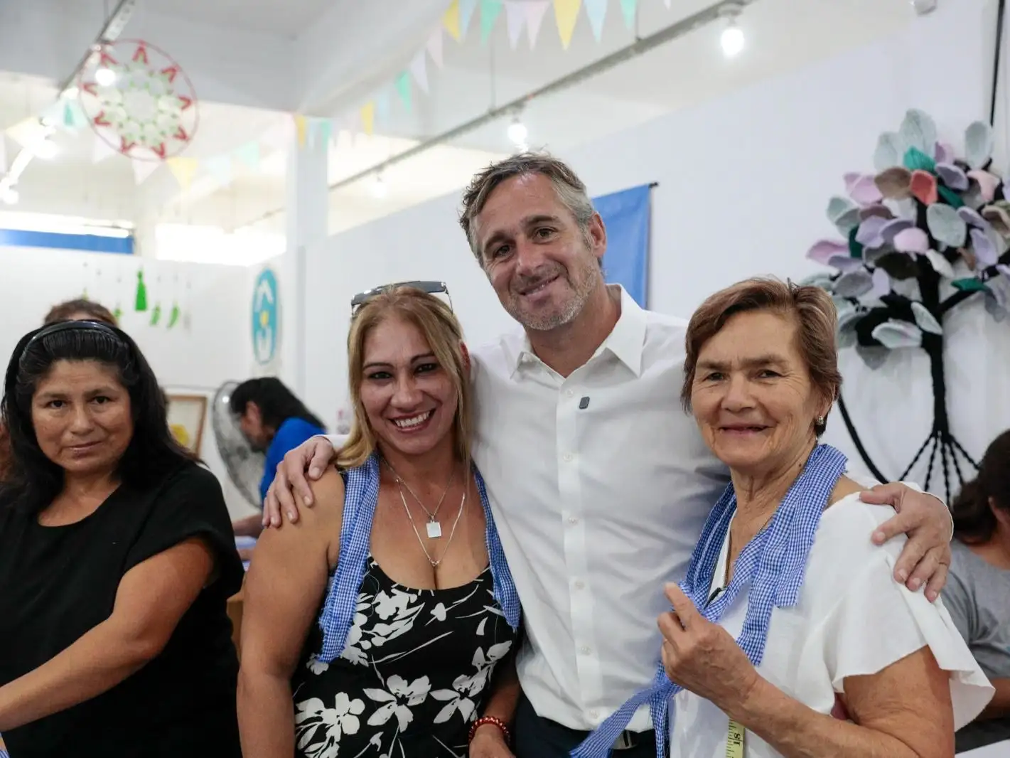 Achával acompañó a las mujeres del taller textil