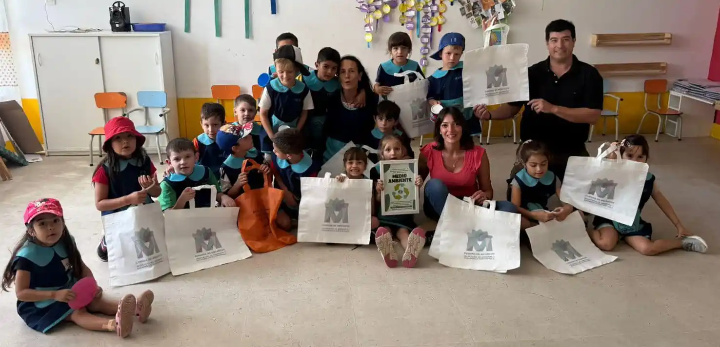 Los niños protagonistas de la iniciativa que ahora rige en la localidad. Foto: Gentileza.