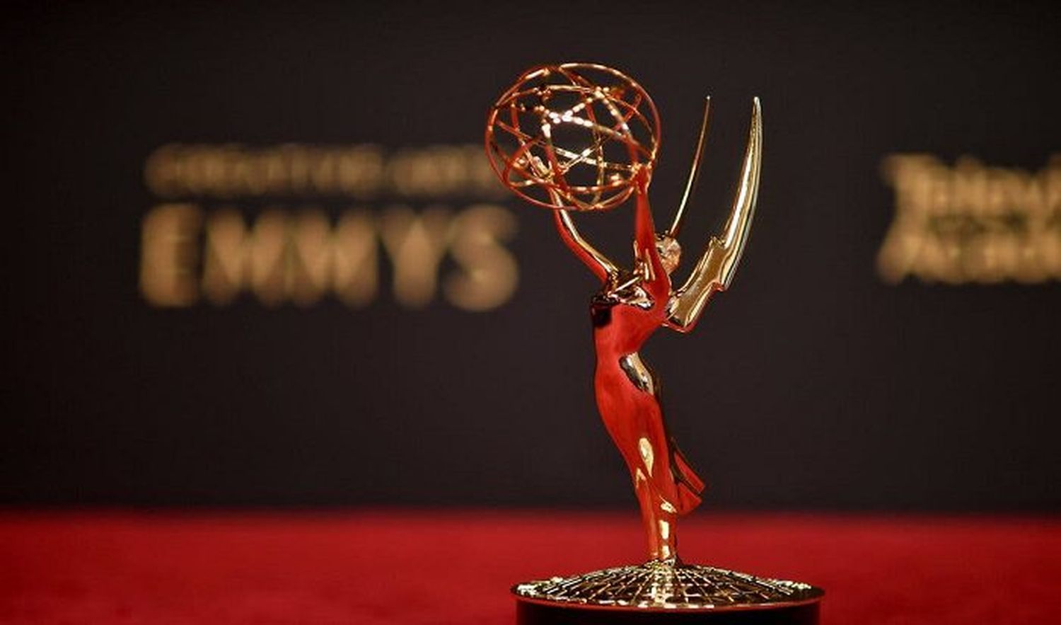 Premios Emmy posponen su ceremonia para el 2024 por huelgas en Hollywood