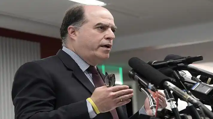 ¿QUÉ APORTÓ JULIO BORGES a la recuperación de la democracia? Algunas reacciones a su renuncia