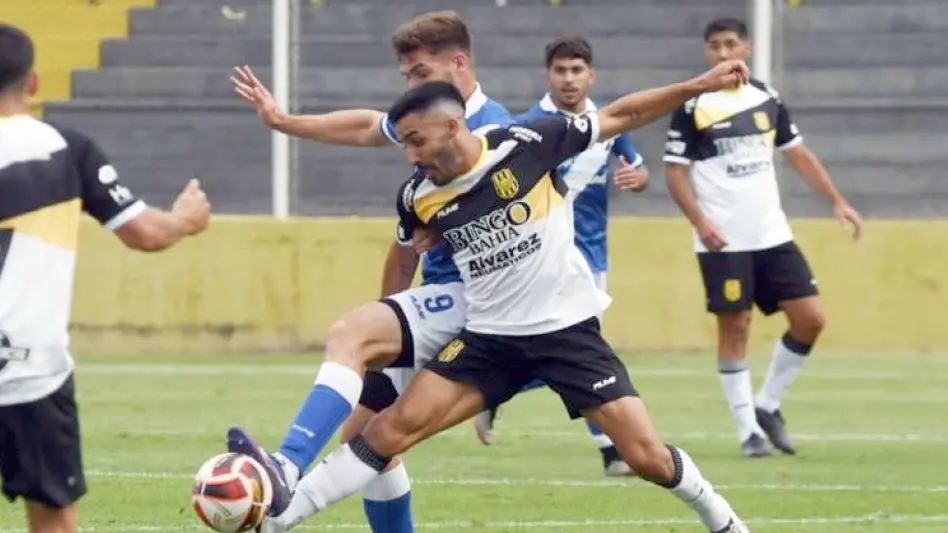 Golpe de realidad para Alvarado: flojo debut y derrota en Bahía Blanca