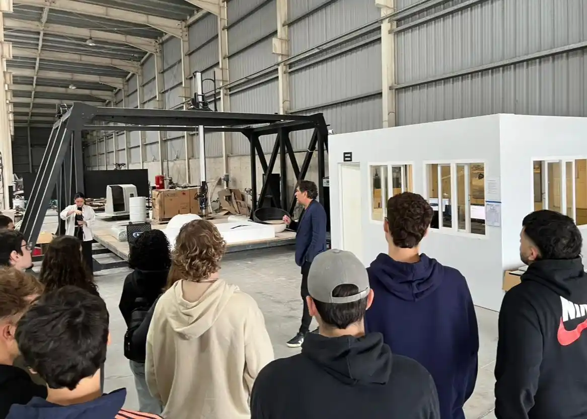 Estudiantes de la sede Rosario y Santa Fe trabajaron juntos en el proyecto de diseño de una embarcación para la empresa Volans Boats