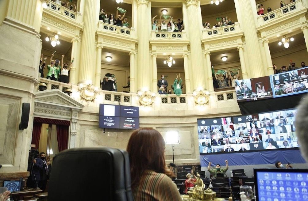 El Senado sancionó la legalización del aborto por amplio margen