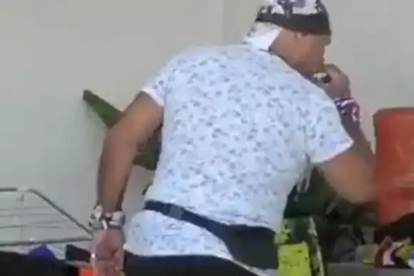 VIDEO | Desubicado: Alfa fue escrachado mientras olía la ropa interior de algunos participantes