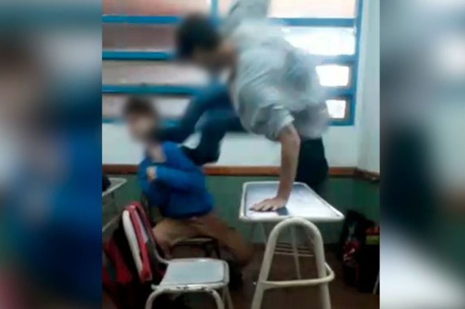 Violencia escolar: un alumno golpeó con una feroz patada a su compañero en una escuela en Montecarlo