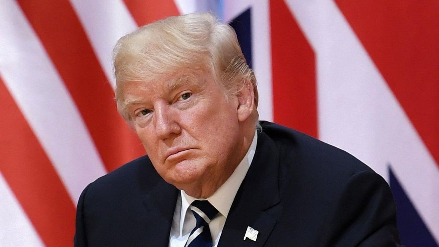 Trump también prometió reanudar una prohibición de ingresar a Estados Unidos sobre personas de varios países con poblaciones mayoritariamente musulmanas.