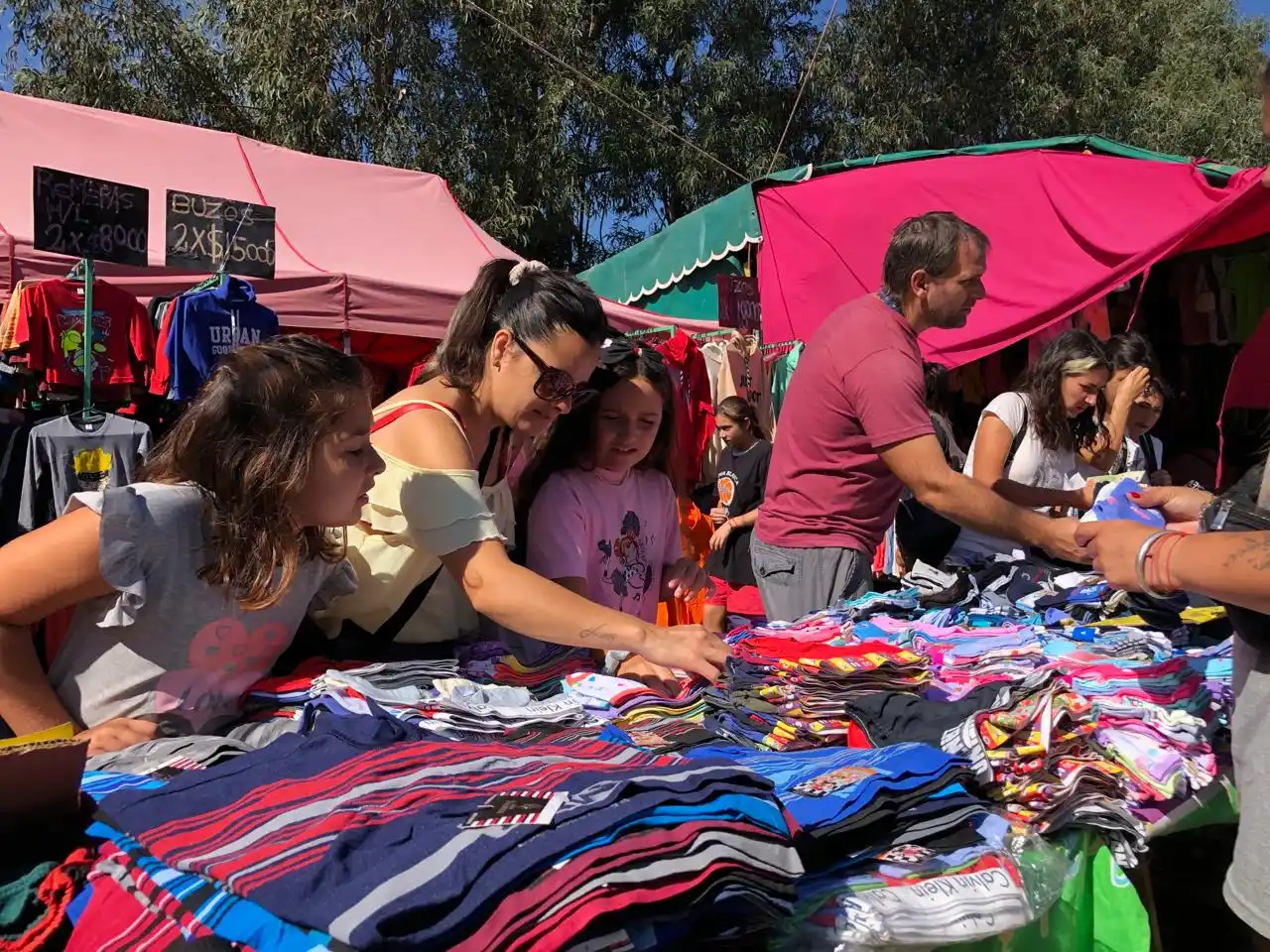 Comenzó una nueva edición de la Feria Mercantil en el predio del Hipódromo.