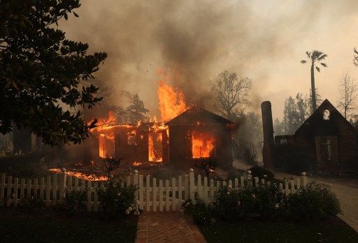 ARDE LOS ÁNGELES: Celebridades huyen de los incendios y Hollywood cancela eventos