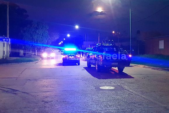 El robo de un poste en el barrio Zazpe terminó con un detenido y cascotazos contra la Policía