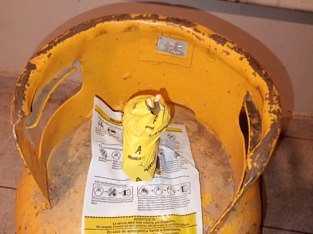 El sujeto de 34 años utilizaba una barreta para romper los gabinetes de gas.