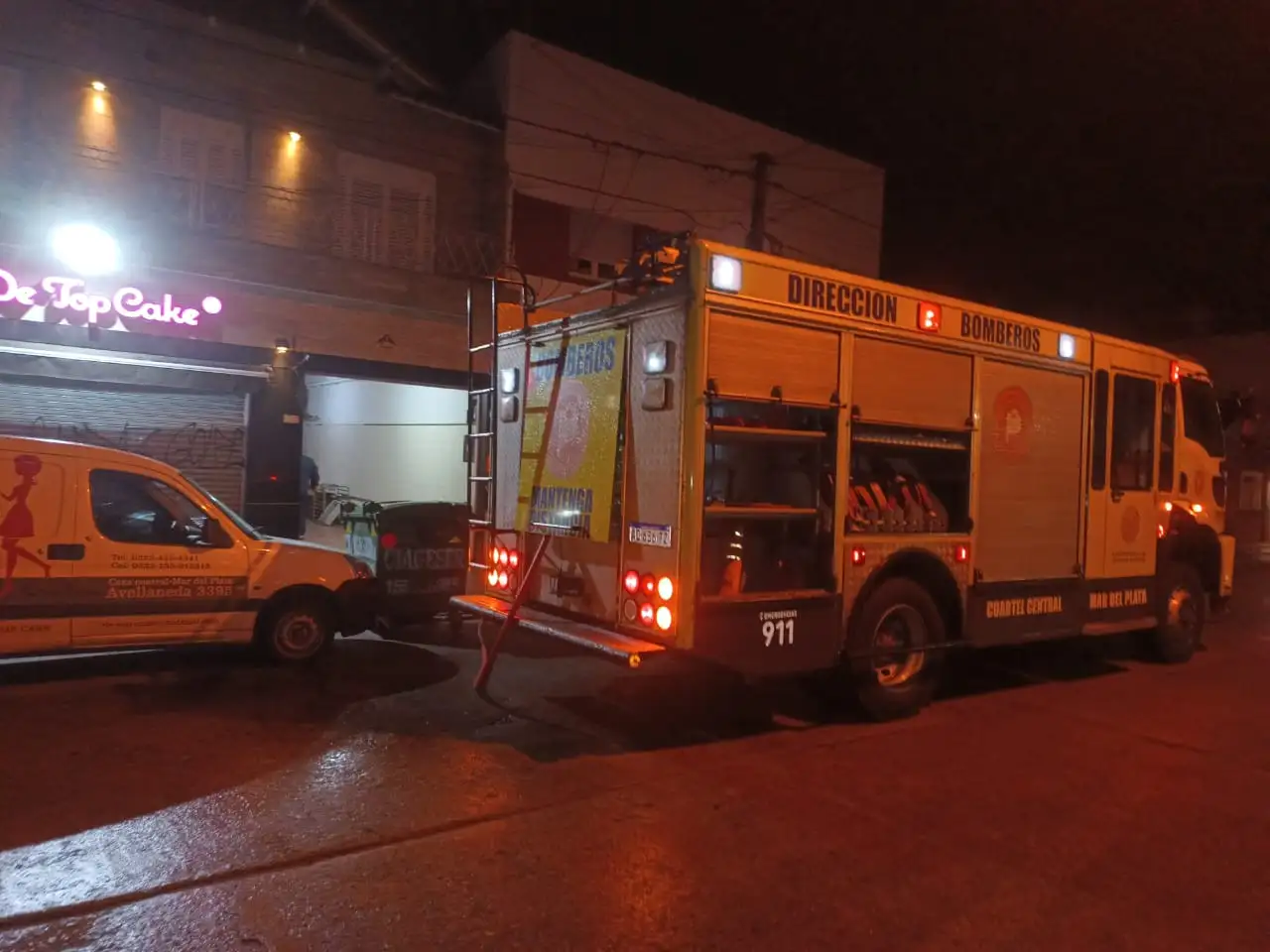 Dos dotaciones de bomberos tuvieron que trabajar para controlar el foco ígneo