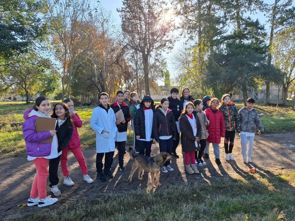 Intercambio educativo: estudiantes de la Escuela N.º 108 visitaron la Agrotécnica J.J. de Urquiza