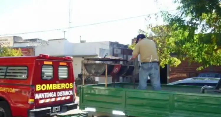 Bomberos entre chanchos móviles y donaciones