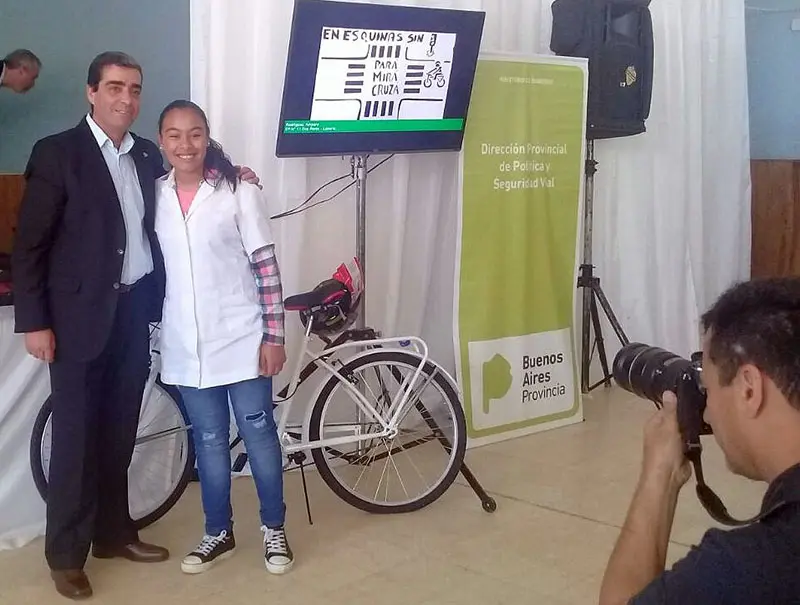 LOBERIA: Una alumna local recibió un premio provincial