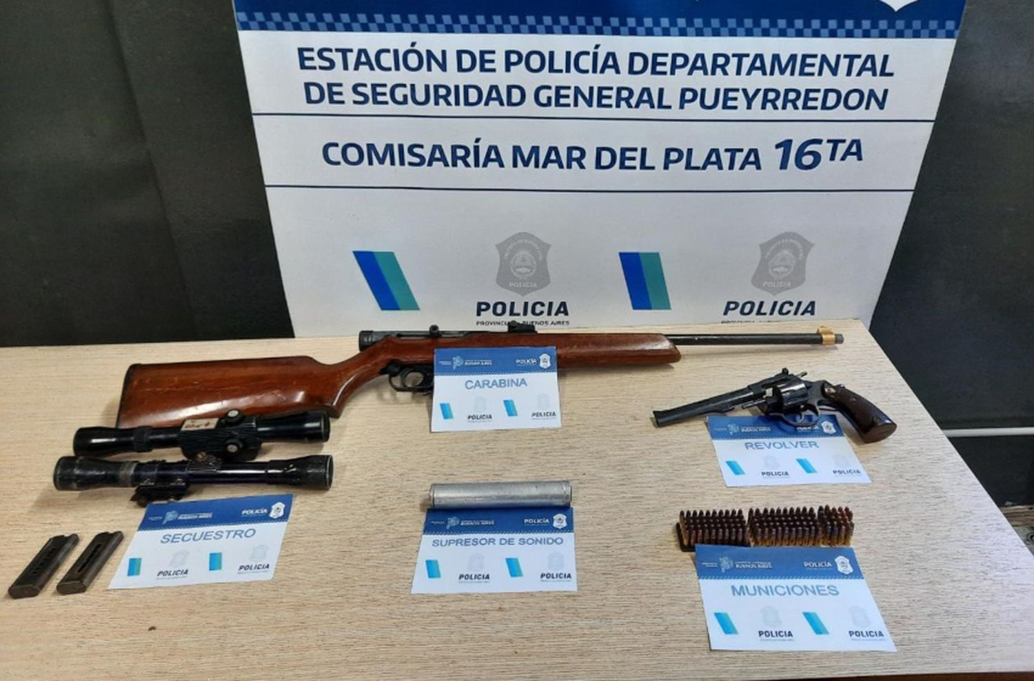 Amenazó armado a su vecino por estacionar autos en su puerta y le incautaron dos armas de fuego