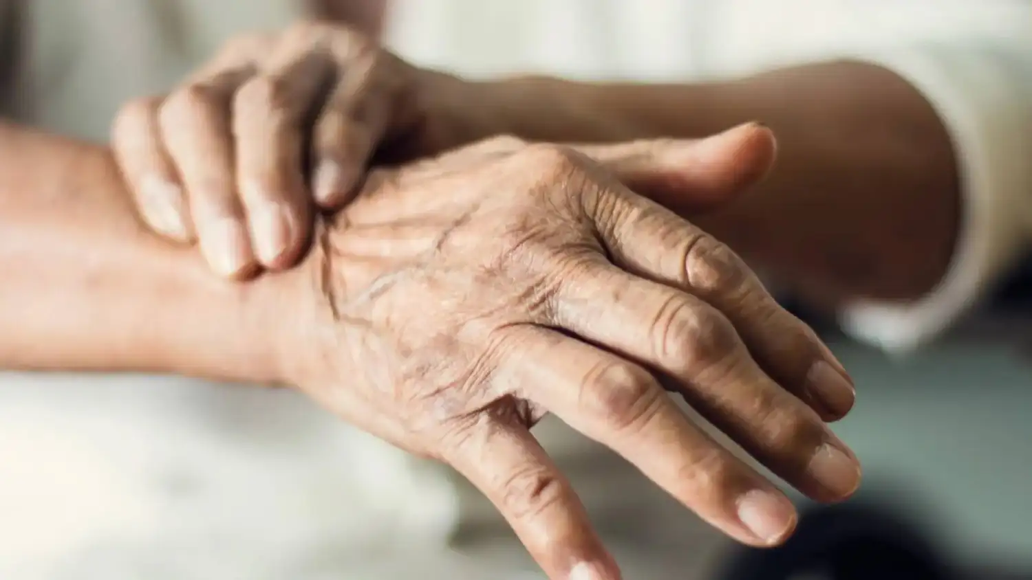 La enfermedad de Parkinson afecta principalmente a las neuronas encargadas de producir dopamina.