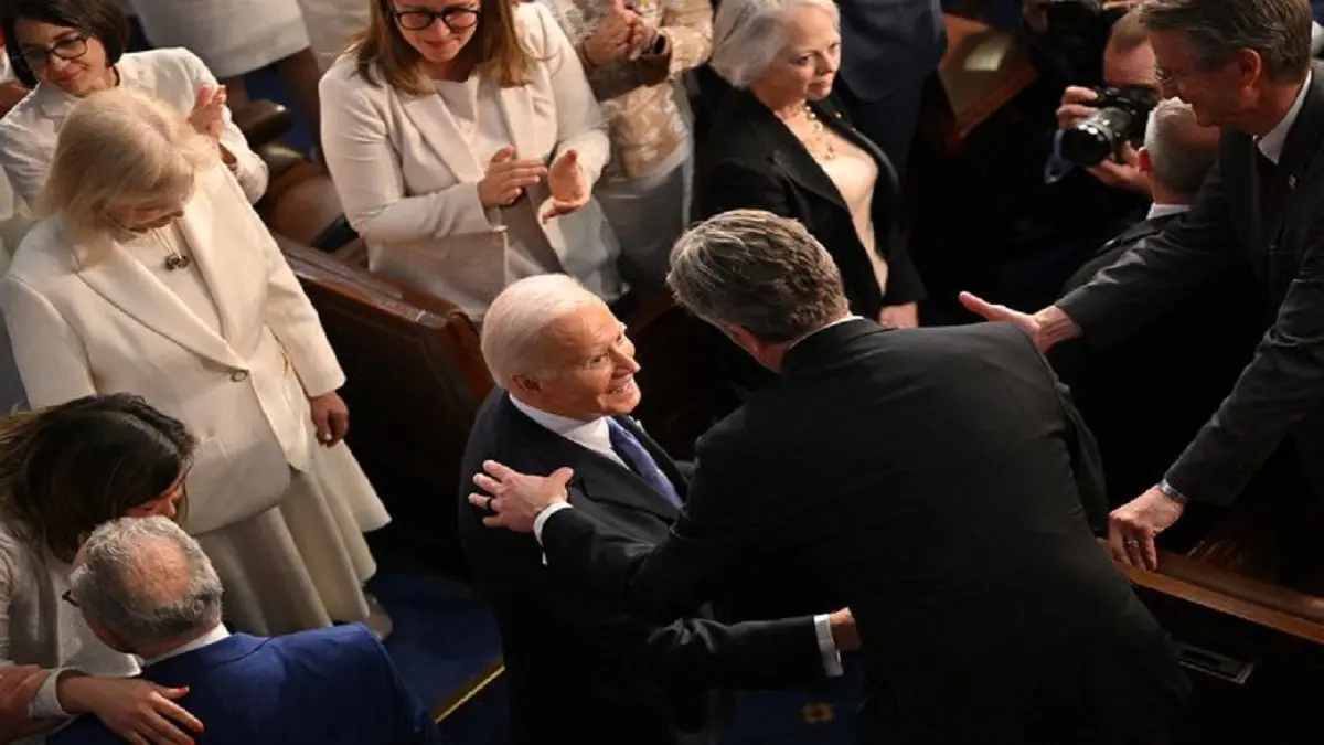 «NO DEMONIZARÉ A LOS MIGRANTES»: Biden marca la diferencia con Trump en su discurso ante el Congreso de la Unión