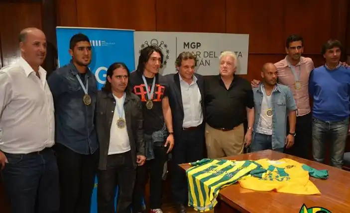 Mar del Plata: Pulti recibió al plantel de Aldosivi que ascendió a Primera