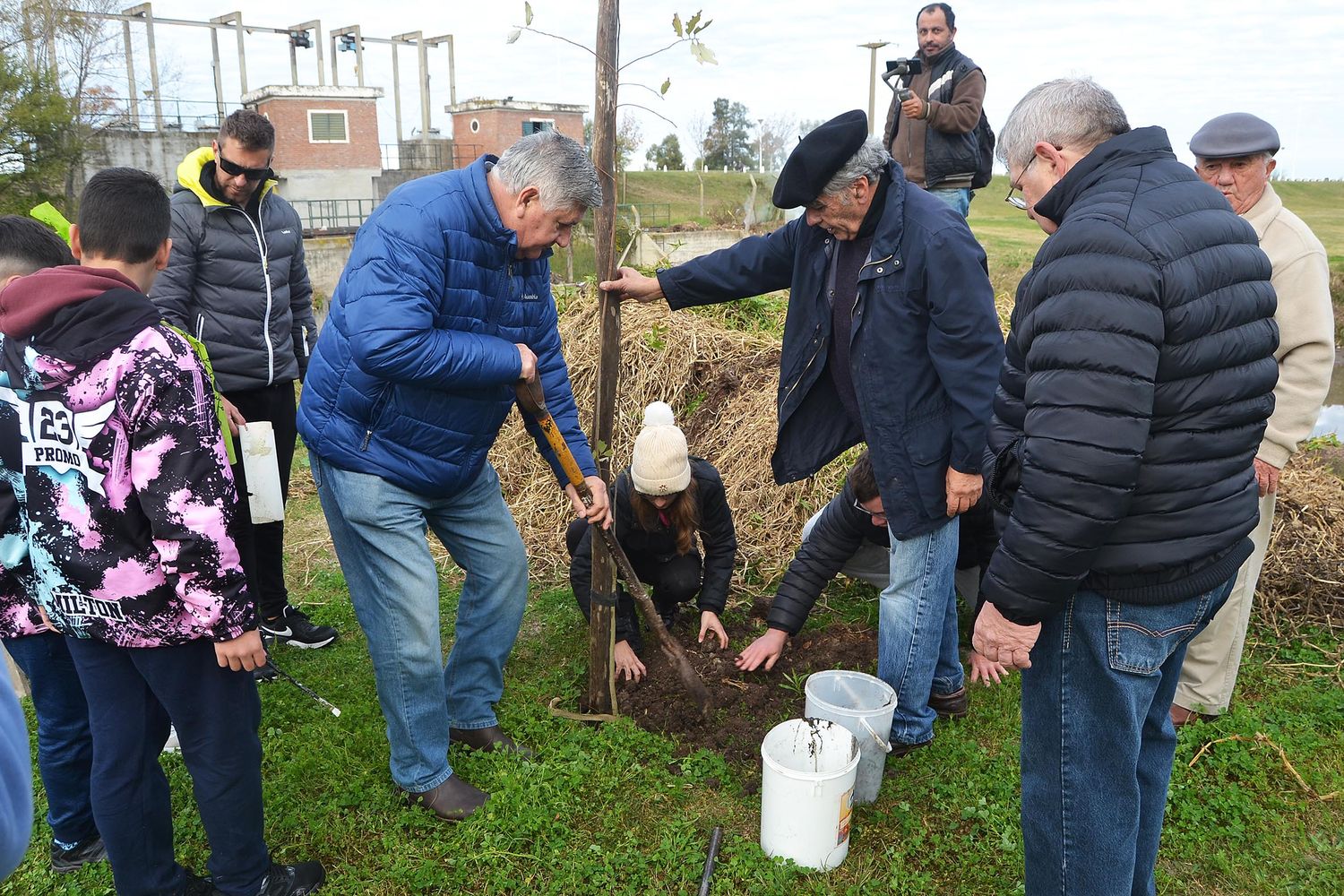 Miembros de Rotary junto integrantes de otras instituciones intermedias.