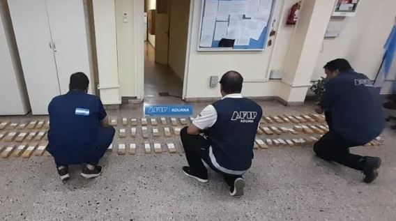 La Aduana incautó 70 kilos de drogas y Michel destacó los logros del operativo